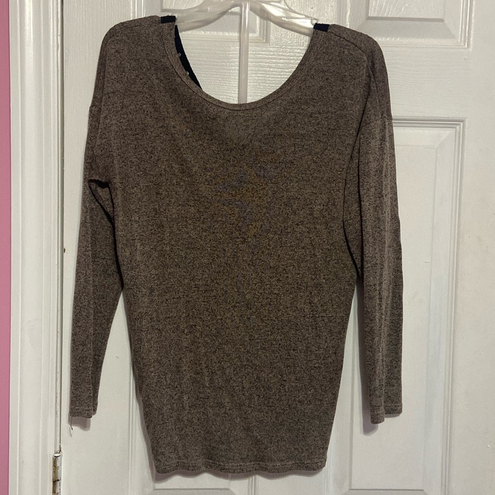 Mid sleeve shirt